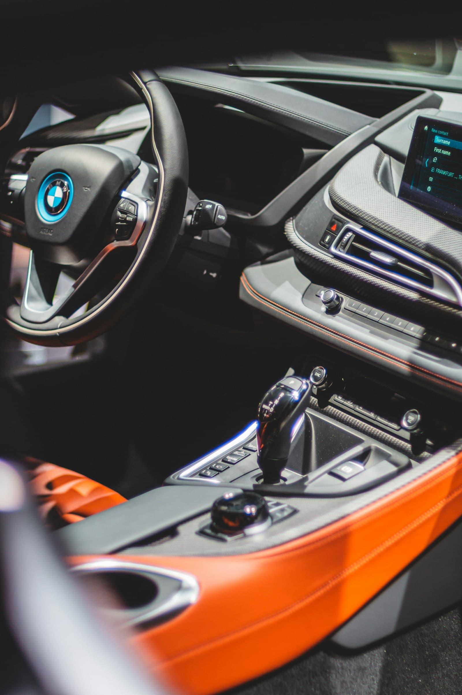 BMW-insida med orange klädsel